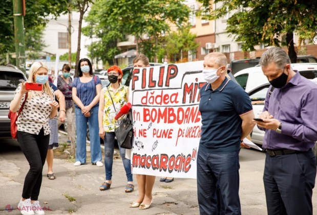 VIDEO // Protest al Partidului „ȘOR”: Cetățenii din toată țara apără magazinele sociale „Merișor”, pe care Filip și guvernarea vor să le închidă abuziv”