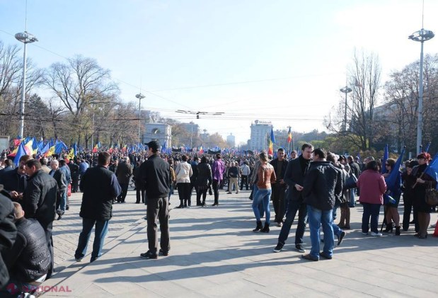 FOTO // Mitingul drapelelor UE în Piața Marii Adunări Naționale