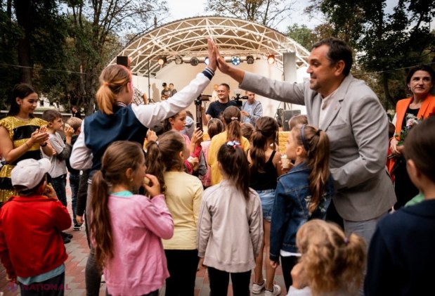 FOTO // În comuna Zorile din raionul Orhei, a fost amenajat un PARC și construită o estradă de vară. „Raionul Orhei este un model de dezvoltare și un exemplu demn de urmat”
