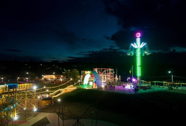 FOTO, VIDEO // Partidul „ȘOR” a dăruit „OrheiLand”-ului un CARUSEL unic. „Star Tower” are o înălțime de 30 de metri și poate lua la bord 20 de persoane