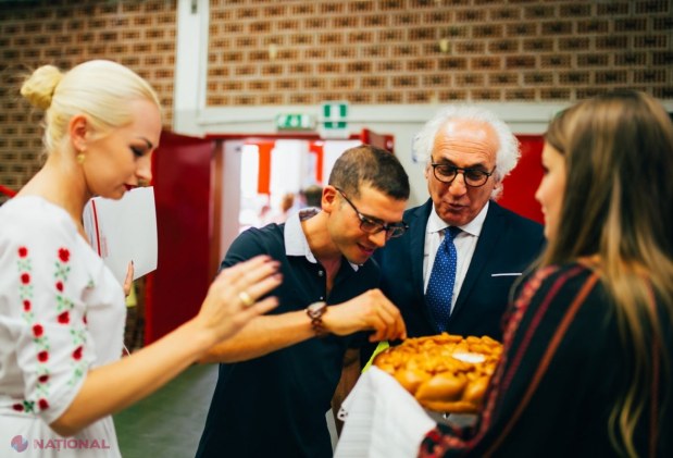 VIDEO // Sute de moldoveni din diaspora din Italia au semnat proiectul de lege al Partidului „ȘOR”, care prevede readucerea lor acasă
