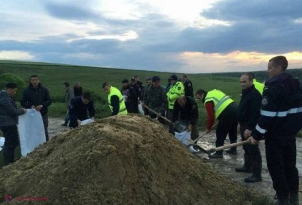 SINISTRAȚI în Leova și Hâncești. Zeci de gospodării, DISTRUSE de inundații