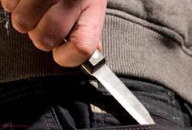 Bătrână din capitală, ATACATĂ cu un cuţit în propriul apartament. Ce a furat hoţul