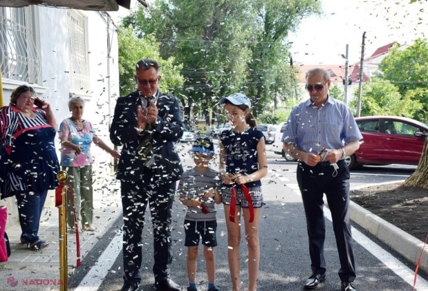 FOTO // La Orhei continuă lucrările re RENOVARE a curților de bloc: „Noi am așteptat peste 40 de ani să avem așa ceva”