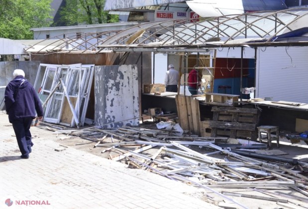 FOTO // SCHIMBĂRI majore la piața de lângă fostul cinematograf „Flacăra” de la Buiucani: Gheretele „expirate”, demolate