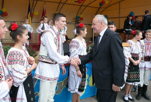 FOTO // Fiecare cu hramul său. Nicolae Timofti a mers acasă!