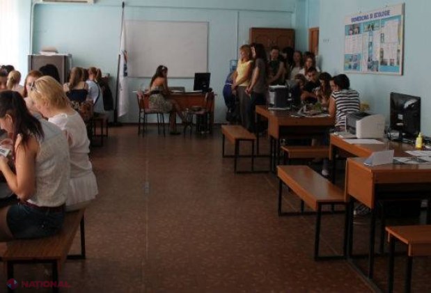 FOTO Prima zi de ADMITERE la facultate - cu note de 5 și contracte usturătoare