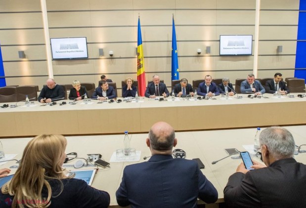Ședință SECRETĂ la Parlament, cu participarea reprezentanților PSRM și cei ai PD. La ședință și-a făcut apariția președintele Dodon și premierul Ion Chicu