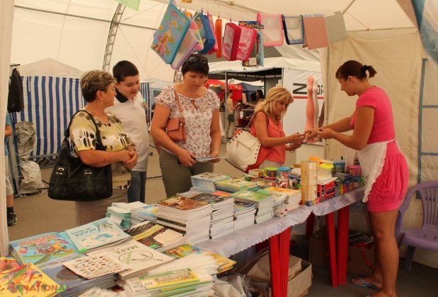 Iarmarocul școlăresc de la „Moldexpo”, prea departe pentru cumpărători
