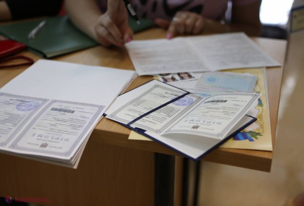ANUNȚ // România oferă 5 000 de BURSE pentru elevii și studenții basarabeni
