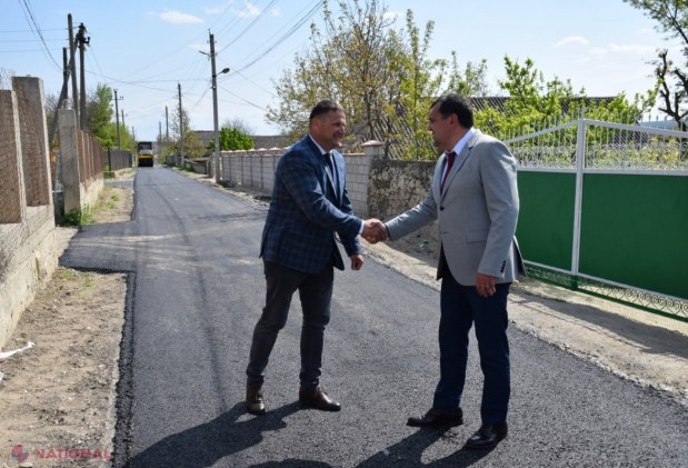 FOTO // Echipa Partidului „ȘOR” din raionul Orhei continuă investițiile în infrastructura rutieră. Localnicii din Pohorniceni spun că au așteptat zeci de ani să fie RENOVAT drumul principal din sat