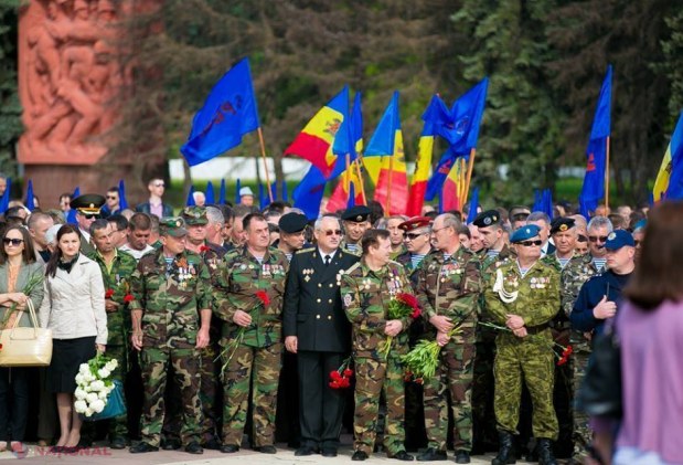 Reportaj FOTO // „Ziua Victoriei”, la Memorial: „Nu dorim ca cineva să treacă prin ce am trecut noi”
