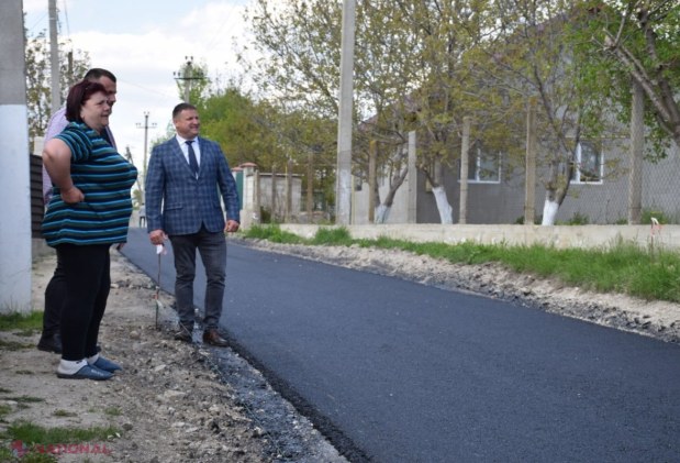 FOTO // Echipa Partidului „ȘOR” din raionul Orhei continuă investițiile în infrastructura rutieră. Localnicii din Pohorniceni spun că au așteptat zeci de ani să fie RENOVAT drumul principal din sat