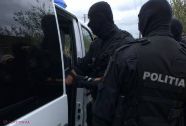 PERCHEZIȚII // Cetățeni, BĂNUIȚI de destabilizarea situației în campania electorală din R. Moldova