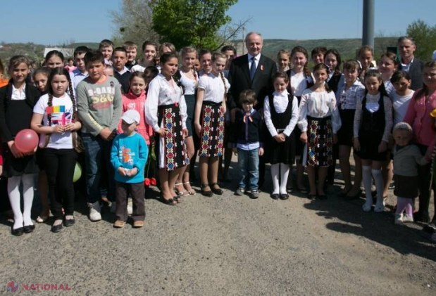 REPORTAJ FOTO // Drapel uriaş pe cel mai înalt deal din R. Moldova