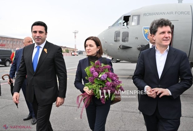 VIDEO // Președinta Maia Sandu a ajuns la Erevan. Șefa statului a fost întâmpinată cu flori