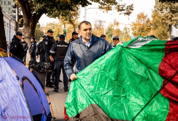 FOTO // Protestul de la Parlament crește în intensitate. „Peste 200 de corturi sunt deja în Orășelul Schimbării”