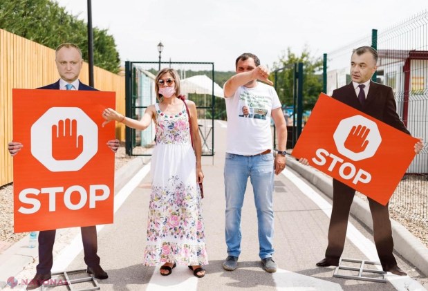 FOTO // Flashmob inedit la „OrheiLand”: Dodon și Chicu, în rol de „PAZNICI” la intrarea în parcul de distracții: „Este rușinos că regimul Dodon, prin intermediul poliției, amenință și luptă cu proprii cetățeni”