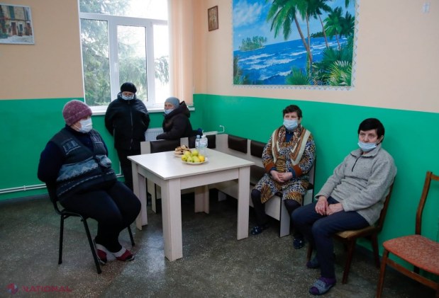 FOTO // Refugiații ucraineni, RECUNOSCĂTORI R. Moldova și Maiei Sandu pentru primirea de care au avut parte. Șefa statului a fost CUPRINSĂ de ucrainenii care s-au pomeni pe drumuri din cauza BOMBARDAMENTELOR lui Putin