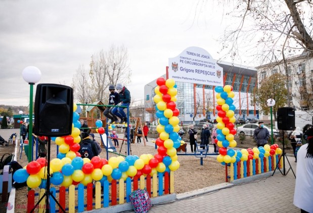 FOTO // Un nou teren de joacă pentru copii, amenajat în orașul Căușeni la inițiativa deputatului Platformei „Pentru Moldova”, Grigore Repeșciuc