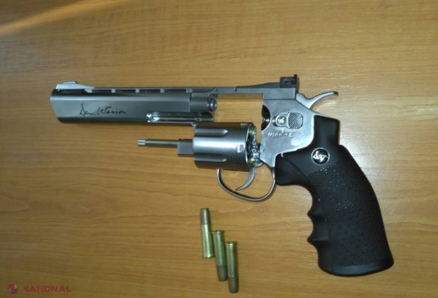 REVOLVER trimis prin poștă din R. Moldova în Canada