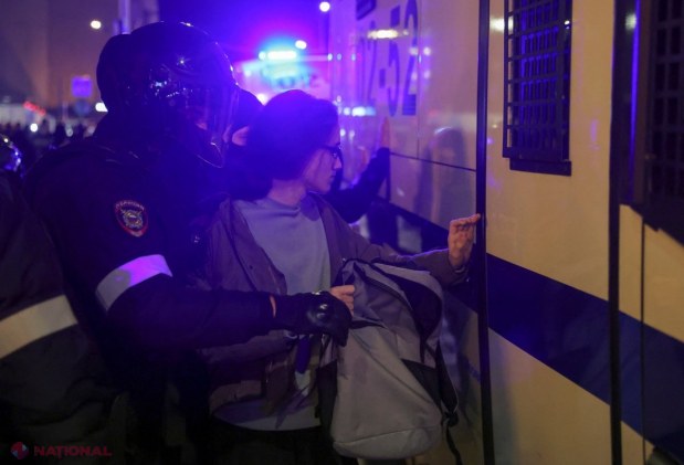 FOTO // Liderul de la Kremlin a început LUPTA împotriva propriilor cetățeni: „Trimiteţi-l pe Putin în tranșee!”. 1 300 de protestatari arestaţi în 40 de oraşe în Rusia. Cum au reacționat rușii la mobilizarea lui Putin