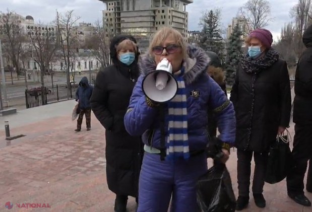 VIDEO // Protestul pensionarilor la Președinție. Aceștia sunt nemulțumiți de scumpirile din ultima perioadă și cred că Maia Sandu se face responsabilă