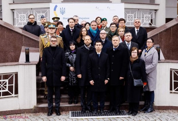 Conducerea MAE de la Chișinău, flori la Ambasada Ucrainei, împreună cu ambasadorii statelor UE: ,,R. Moldova va oferi tot sprijinul necesar Ucrainei. Într-un final, Ucraina va învinge!