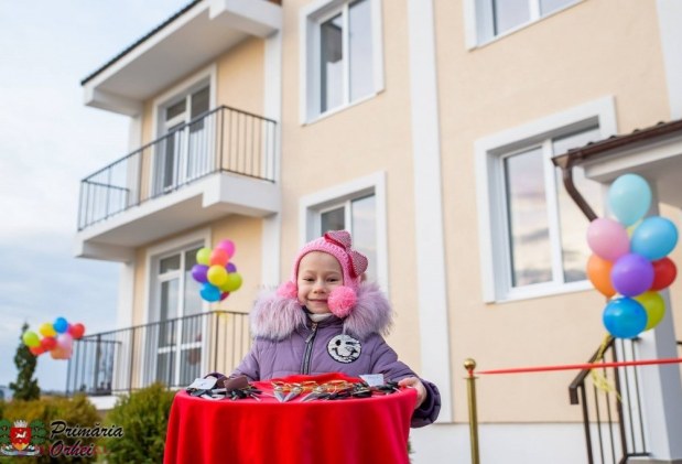 FOTO // Alte opt familii din Orhei și-au realizat visul - APARTAMENTE SOCIALE la doar 500 de lei pe luna