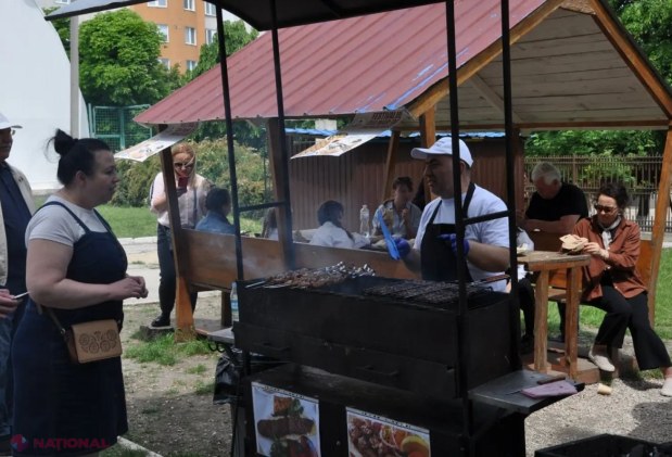 GALERIE FOTO // Festin GASTRONOMIC de excepție, organizat de Liceul „ORIZONT”. Profesorii turci s-au transformat în MASTERSHEFI pentru o cauză nobilă. Banii obținuți vor fi folosiți pentru susținerea persoanelor din familiile social-vulnerabile