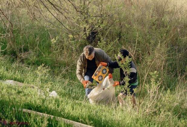 FOTO // „CRICOVA GOES GREEN”: Echipa Vinăriei „Cricova” a umplut două remorci mari cu deșeuri colectate din pădurea de lângă orășelul Cricova. Sorin Maslo: „Prin astfel de acțiuni demonstrăm că ne pasă de ceea ce ne înconjoară”
