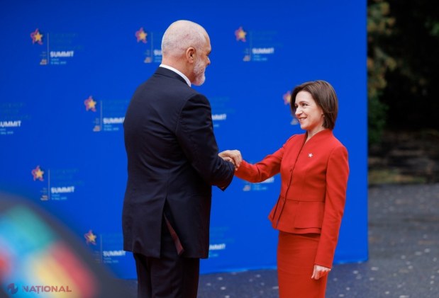GALERIE FOTO // Maia Sandu, ținută IMPECABILĂ la summitul Comunității Politice Europene. Șefa statului a promovat interesele R. Moldova în fața celor mai puternici lideri ai Europei - cancelarul Merz, Emmanuel Macron, Keir Starmer sau Zelenski