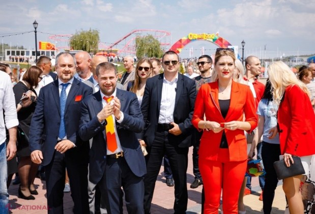 FOTO // Parcul de distracții „OrheiLand” a fost REDESCHIS. Primăria Orhei anunță că la deschidere au participat zeci de mii de părinți și copii