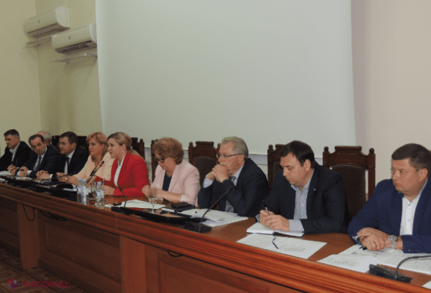 PROMISIUNE în condițiile unui buget auster: Salarii mai MARI cu 20%, iar ale tinerilor specialiști - cu 50%