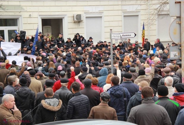 FOTO // Protest la sediul ANRE: „Jos tarifele!” 