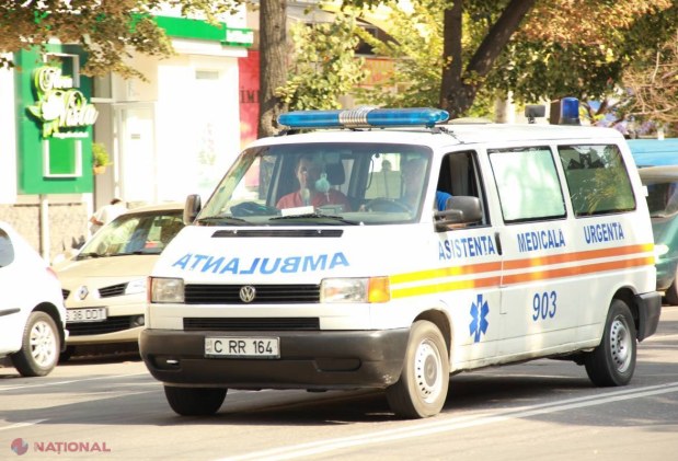Doi copii rămân internați în spital după accidentul în care a fost implicată ruta de microbuz 166