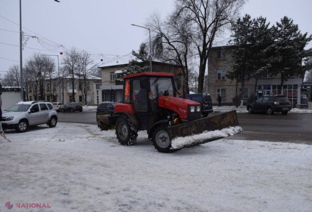 FOTO / Drumarii din Orhei s-au mobilizat la deszăpezirea drumurilor. Peste 25 de utilaje au funcționat la capacitate maximă pe parcursul nopții