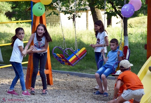 FOTO // În raionul Orhei sunt INAUGURATE săptămânal câteva terenuri de joacă pentru copii