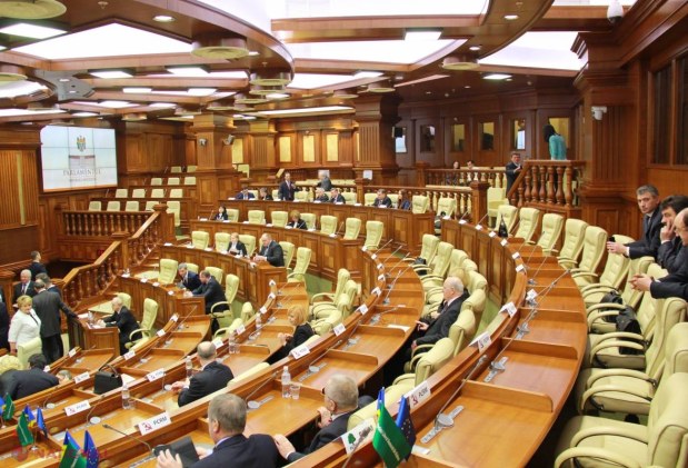 O nouă ședință a Parlamentului. Subiecte „FIERBINȚI”, incluse pe ordinea de zi
