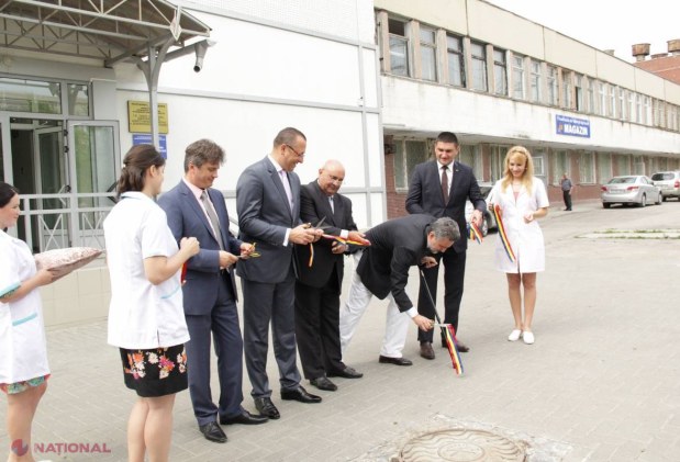 FOTO Ambasadorul Marius Lazurca, în CÂRJE la un eveniment din Chișinău! Vezi MOTIVUL