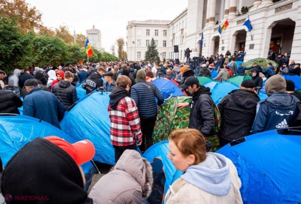 UPDATE, FOTO, VIDEO // 300 de CORTURI în fața PG. Poliția a identificat un grup de persoane DUBIOASE, care ar fi venit la PROTESTUL organizat de Partidul „ȘOR” „pentru a intra în ALTERCAȚII cu organele de forță”: Revendicările protestatarilor