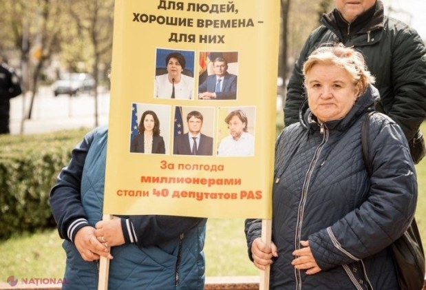Partidul „ȘOR”, un nou flashmob la Parlament: „Milionarii din PAS ne-au dus de nas”. Protestatarii așteaptă soluții pentru depășirea crizei