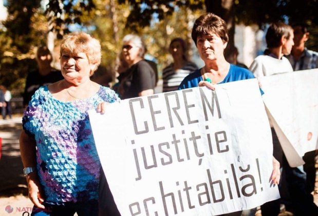 FOTO // Mai mulți susținători ai lui Ilan Șor s-au adunat din nou în fața Curții de Apel Cahul, pentru a cere „dreptate și justiție corectă”