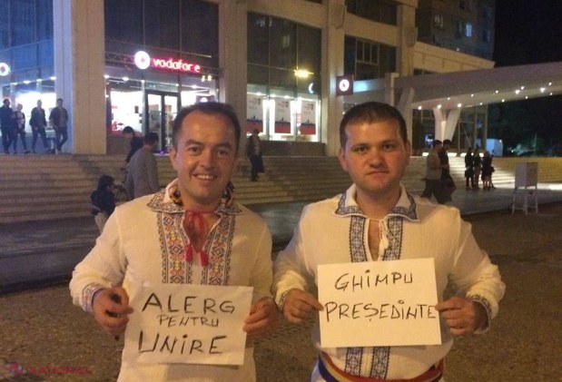 VIDEO // Mihai Ghimpu se lansează de la Iași în campania prezidențială din R. Moldova. Liberalii s-au îmbrăcat în haine naționale