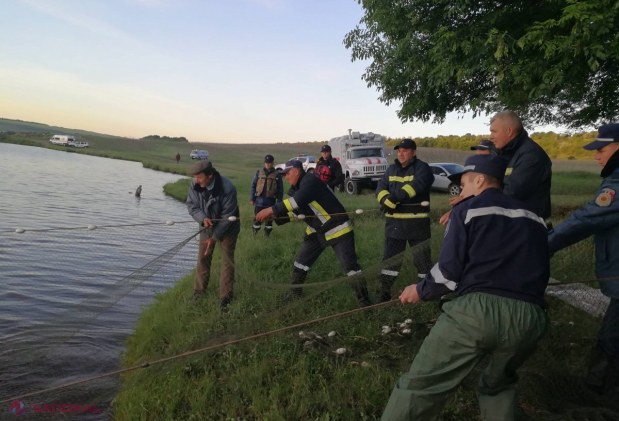 VIDEO // DETALII despre TRAGEDIA de la Orhei: Cei trei băieței găsiți înecați erau FRAȚI. „Au rămas în grija bunicii și ea nu le-a dat voie la iaz”