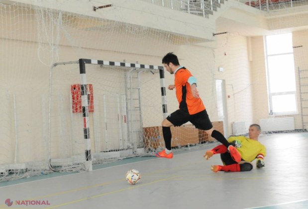 Zece echipe se bat pentru CUPA PRESEI-2017 LA FUTSAL. Prima etapă a fost spectaculoasă