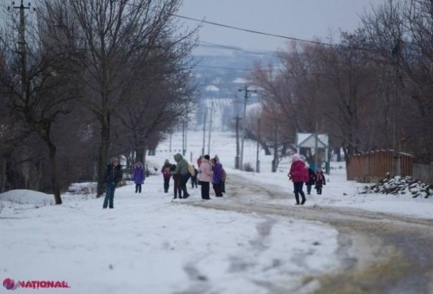 Peste o sută de școli din R. Moldova și-au SISTAT activitatea din cauza FRIGULUI: Peste 20 de mii de elevi stau acasă