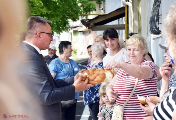 FOTO // La Orhei continuă lucrările re RENOVARE a curților de bloc: „Noi am așteptat peste 40 de ani să avem așa ceva”