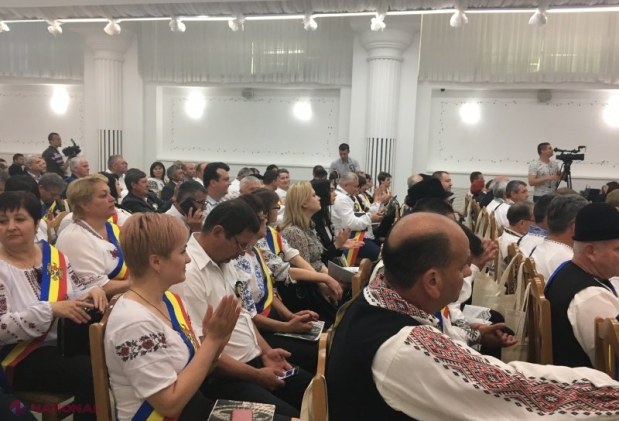 FOTO // Peste 100 de PRIMARI de pe ambele maluri ale Prutului s-au REUNIT la Chișinău. Au semnat o DECLARAȚIE-APEL la adresa Guvernelor de la București și Chișinău