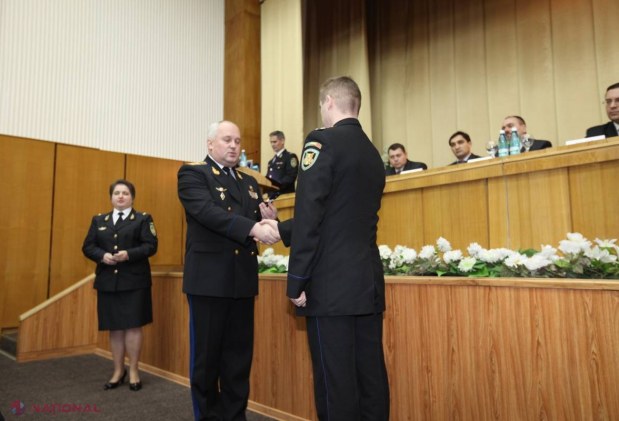 Acești angajați vor avea UNIFORME NOI. Trec de la negru la culoarea albastră